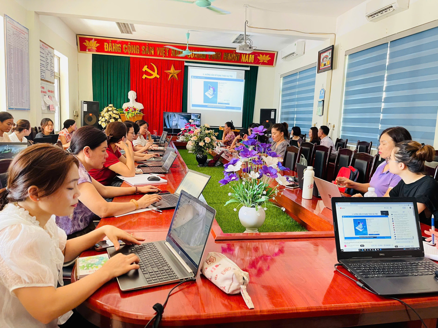 Tập huấn giới thiệu Hệ thống quản lý hồ sơ sổ sách.