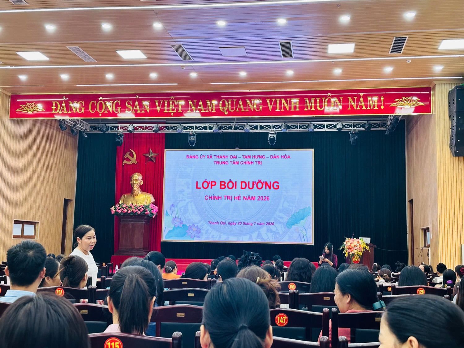 Cán bộ, giáo viên, nhân viên Trường Tiểu học Hồng Dương tham gia học tập chính trị hè năm 2026