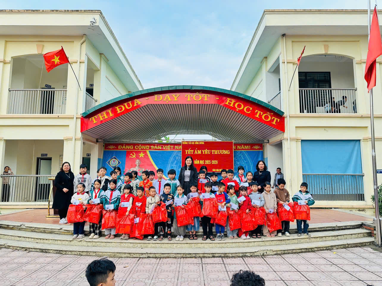 TẾT ẤM YÊU THƯƠNG – XUÂN SẺ CHIA, LAN TỎA YÊU THƯƠNG