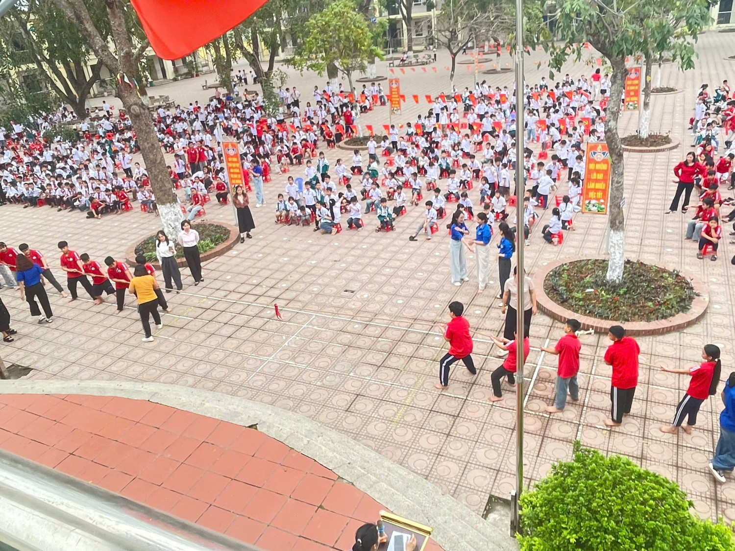 Không khí sôi nổi chào mừng ngày 26/3 tại trường Tiểu học Hồng Dương